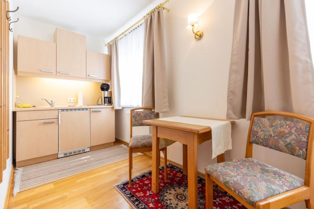 Haus Zu Den Zwei Eichen Apartment Perchtoldsdorf Ngoại thất bức ảnh